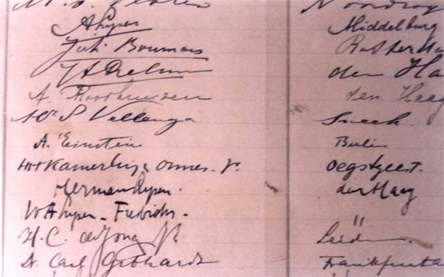 Signatures from the book of visitors to the Spinoza house.